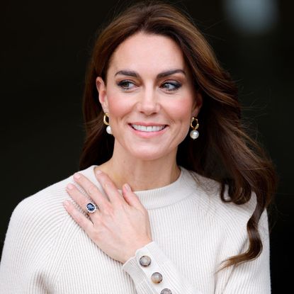 kate middleton wears a blue engagement ring