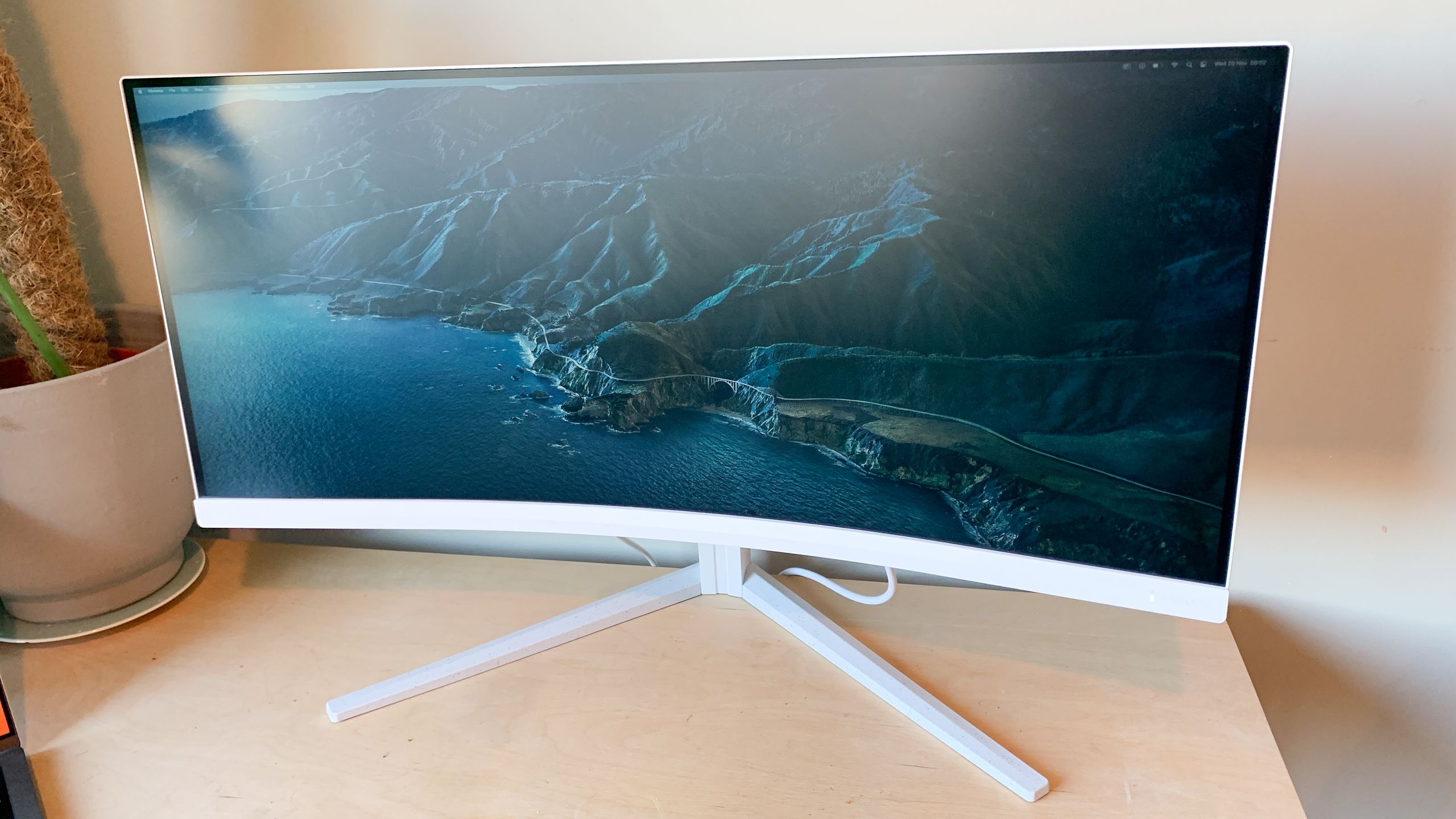 Tested: The Philips Evnia 34M2C5501A monitor is ultrawide and