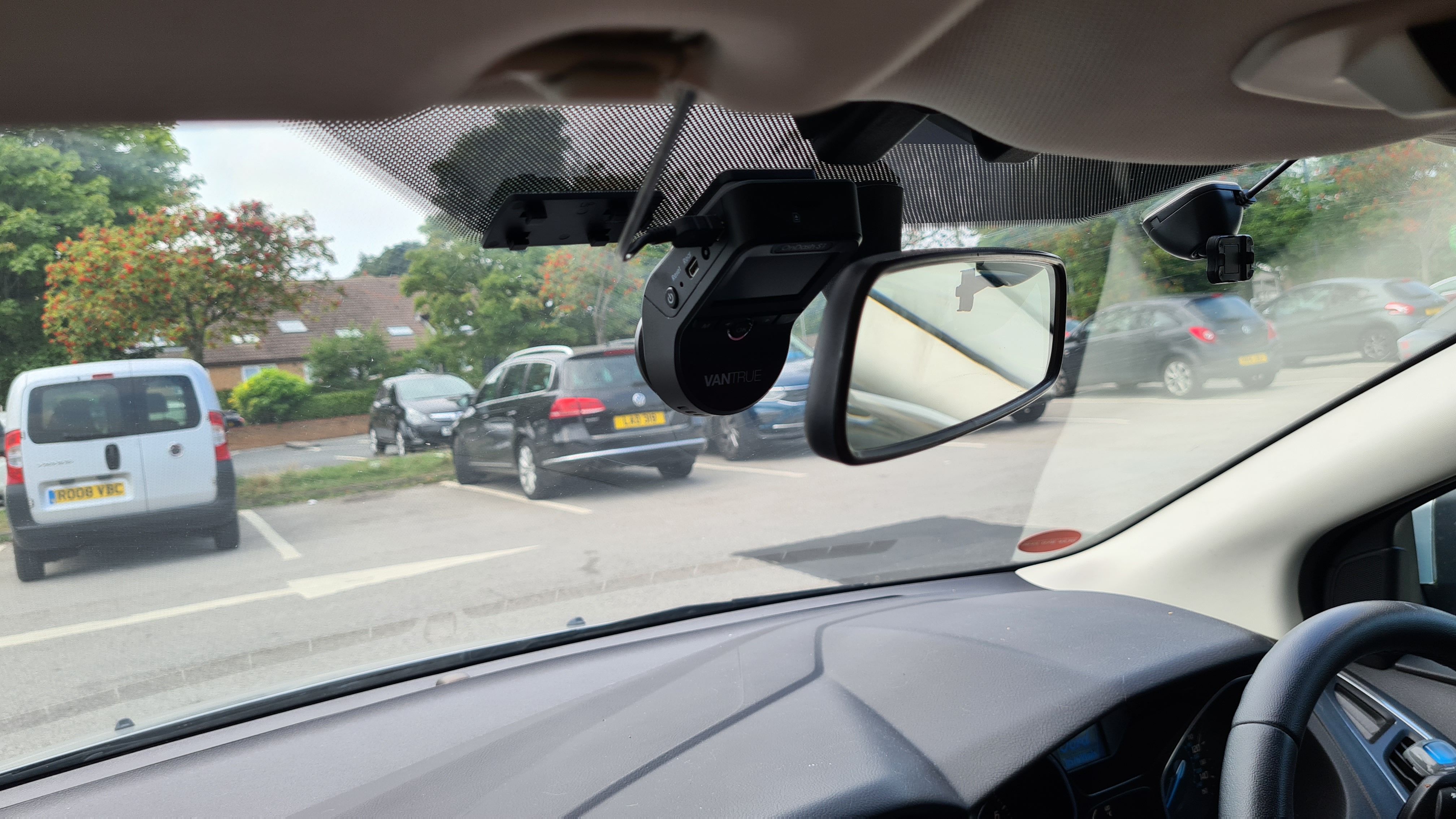 vantrue s1 dash cam in use