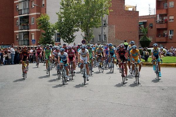 The Astana led bunch in the neutral zone
