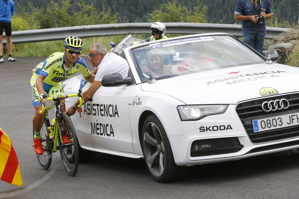 The race doctor tries to stop the blood from flowing down Sergio Paulinho's leg