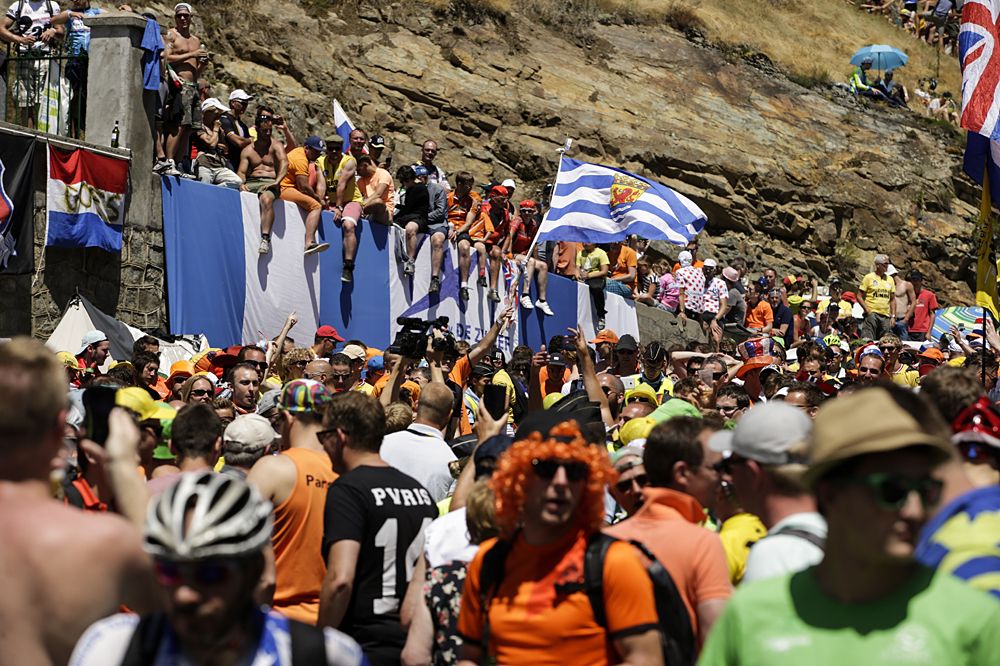 Dutch Corner on l'Alpe d'Huez Tour de France stage 20