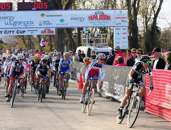Nicole Duke (Cannondale-Cyclocrossworld.com) takes the hole shot with Caroline Mani close behind