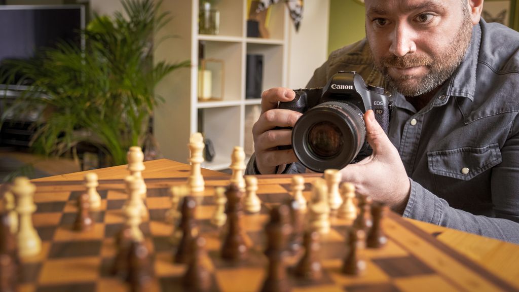How to use a macro focusing rail for a focus-stacked close-up | Digital