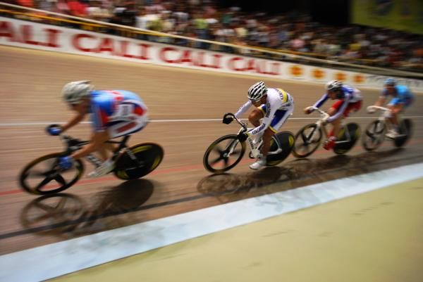 The men's madison flys past the Colombian crowds in Cali.