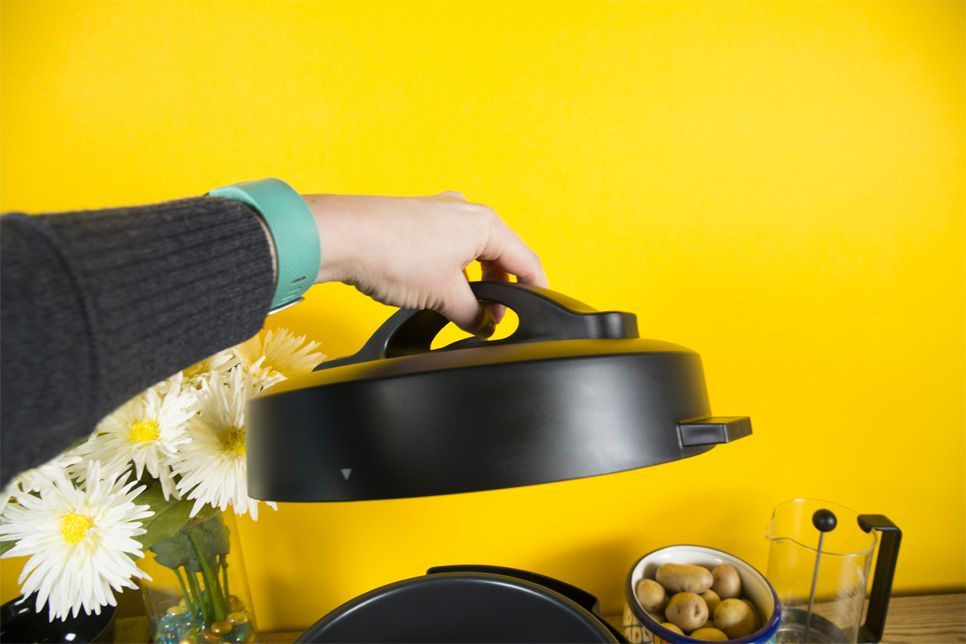 The lid features a handle, making it easier to secure and remove the Crock-Pot Express.
