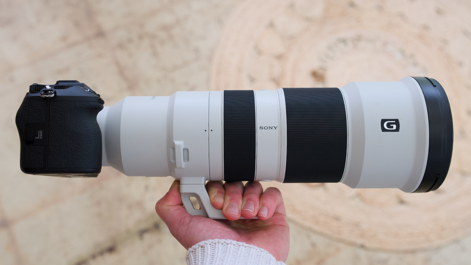 Sony FE 400-800mm F6.3-8 lens