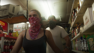 Deux personnages au visage couvert se promènent dans un magasin