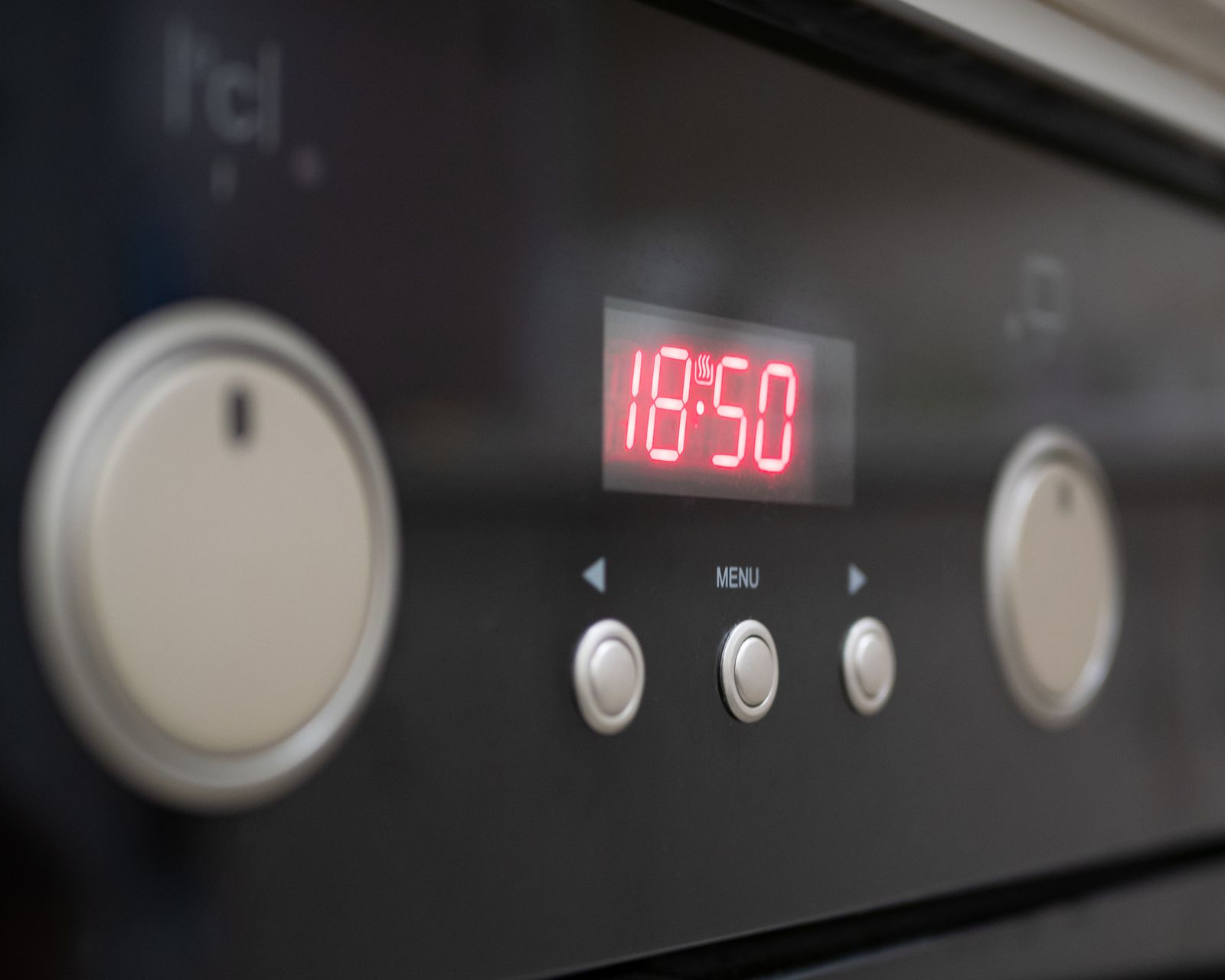 How to set the clock on your oven – for DST or after a power cut | Real ...