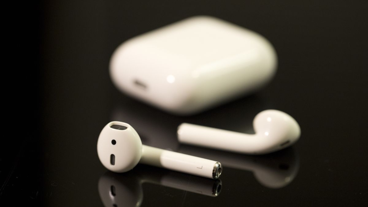 AirPods Review: Apple's Wireless Headphones are Amazeballs • iPhone in  Canada Blog