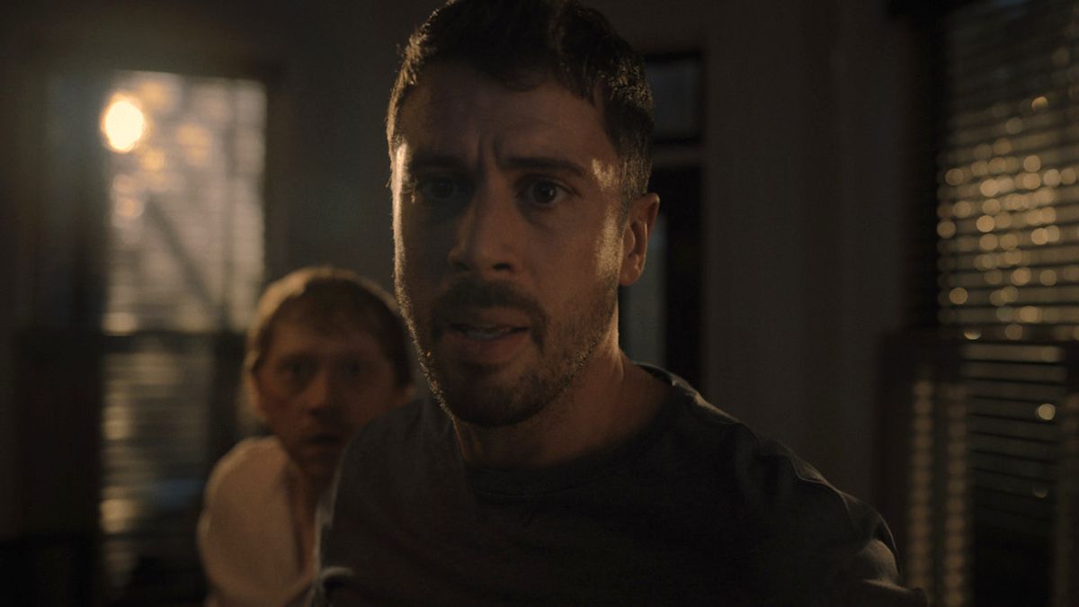 Toby Kebbell in Servant