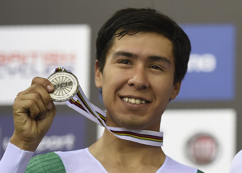 Ignacio Prado (Mexico) won silver in the scratch race