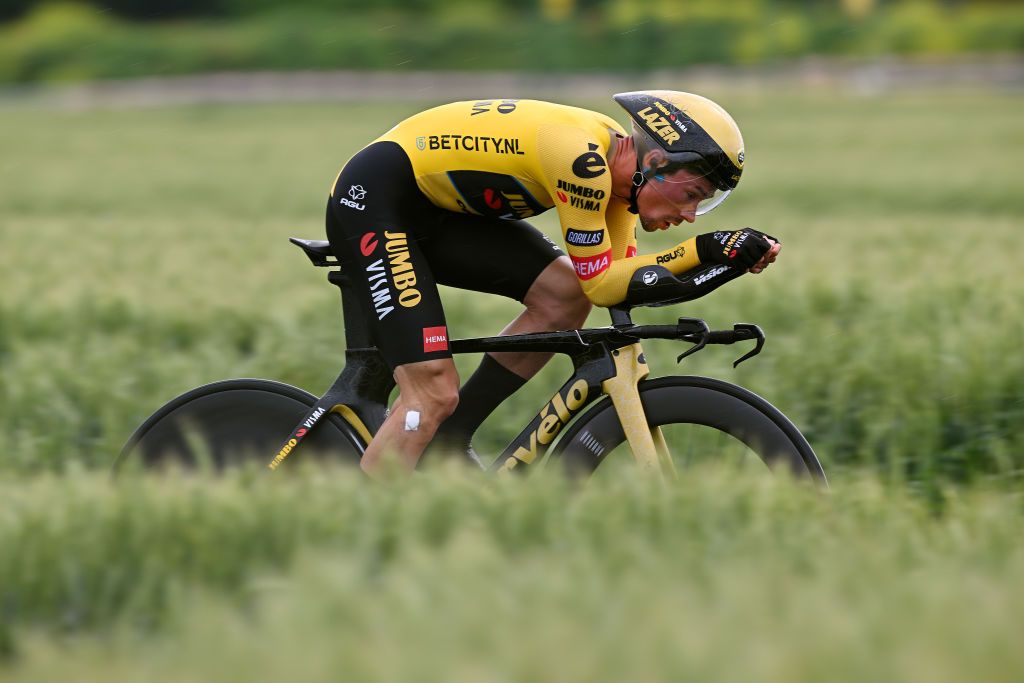 Riders on the course on stage 9 of the Giro d'Italia 2023