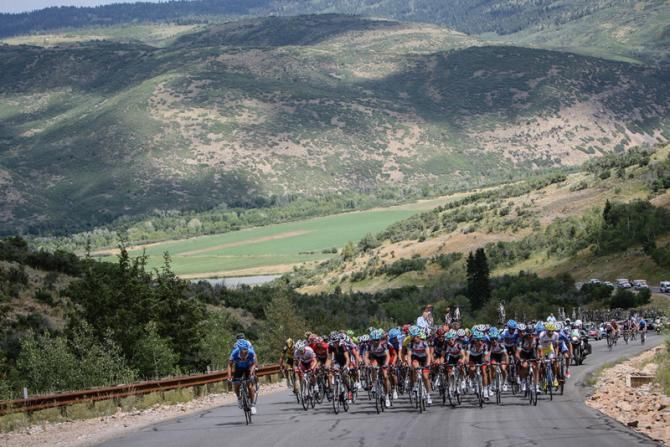 The peloton hits the base of the Wolf Creek climb.