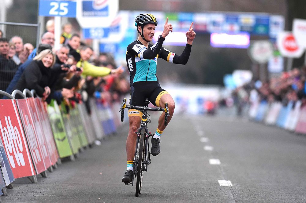 Tom Meeusen wins Azencross in Loenhout