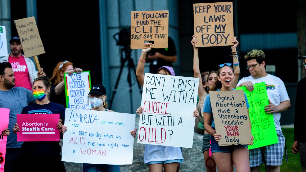 protesters against abortion ban