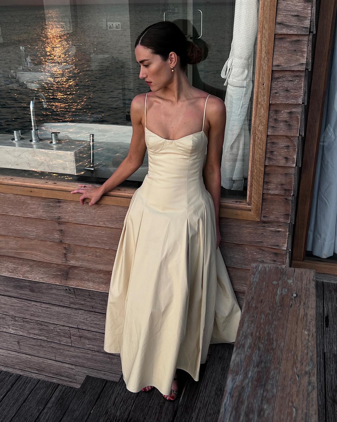 Elegant Summer Style: @iliridakrasniqi wears a light yellow basque waistline dress