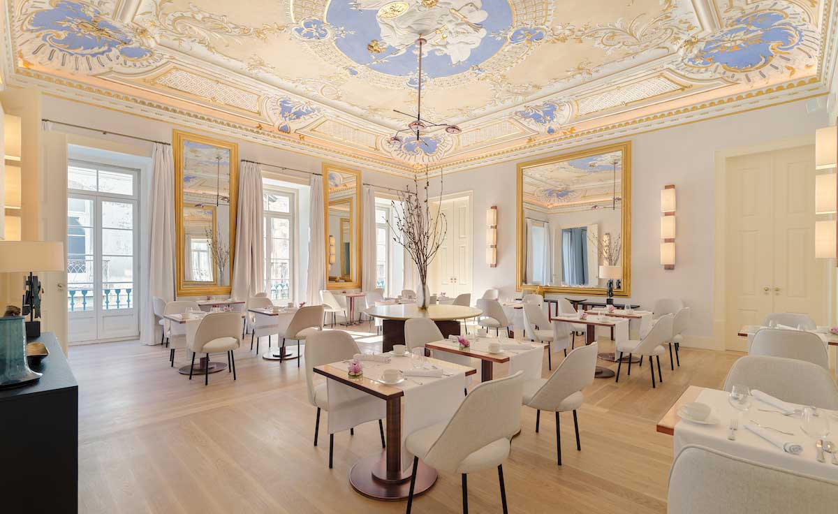 an image of the hotel restaurant