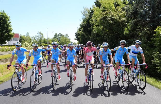 Photo op time for 2013 Giro d'Italia champion Vincenzo Nibali and his Astana teammates
