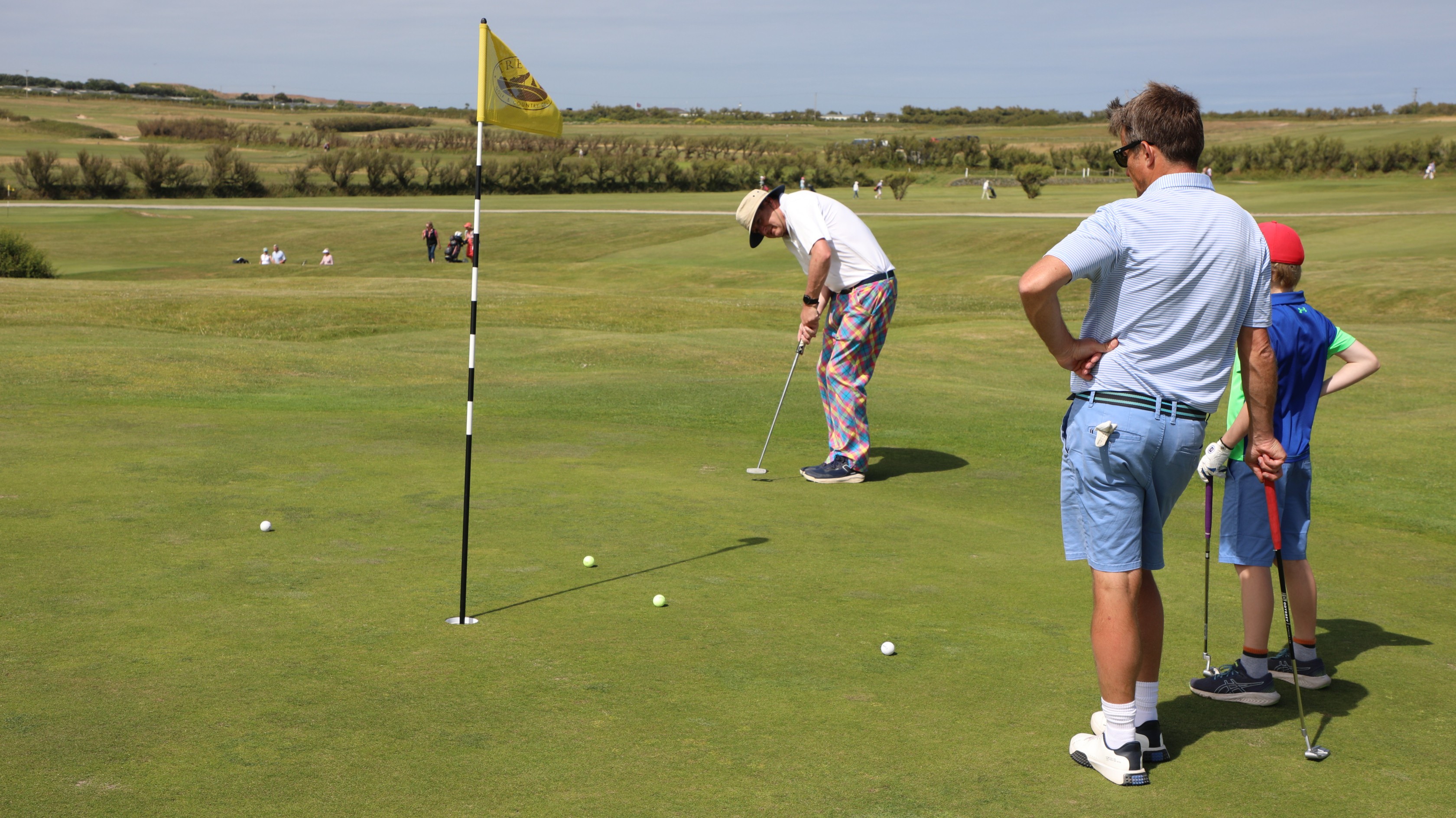 Roderick putting with Cayman ball