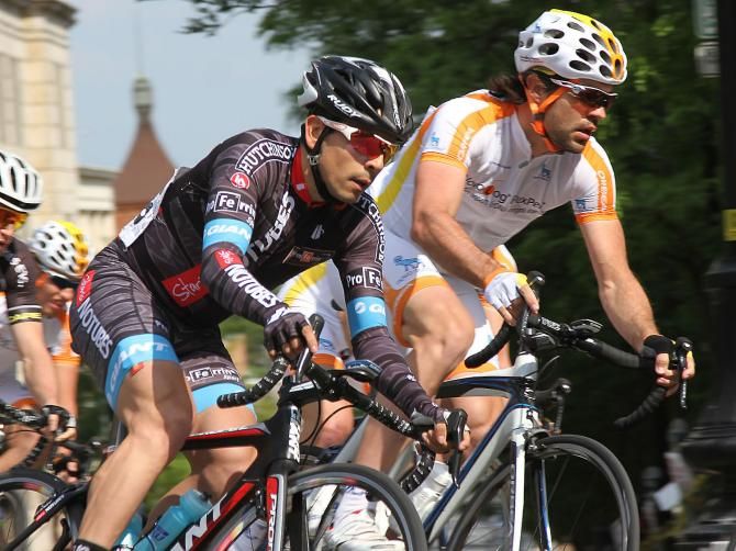 1. David Reyes (Stan&rsquo;s Notubes p/b Proferrin) keeps pace with Joe Eldridge (Team Novo Nordisk)