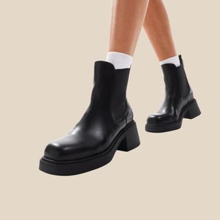 flat lay image of New Look black boots