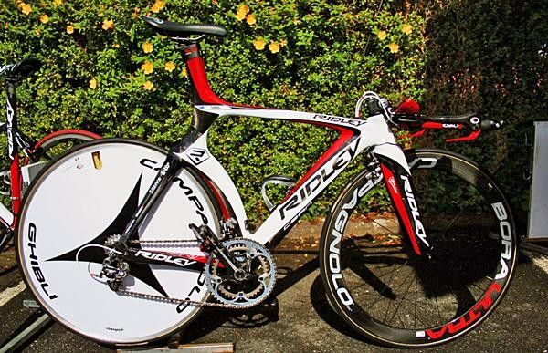 Cadel Evans' Ridley Dean has been developed using oil flow mapping and integrates Oval Concepts's unique JetStream technology in the fork blades and seat stays.