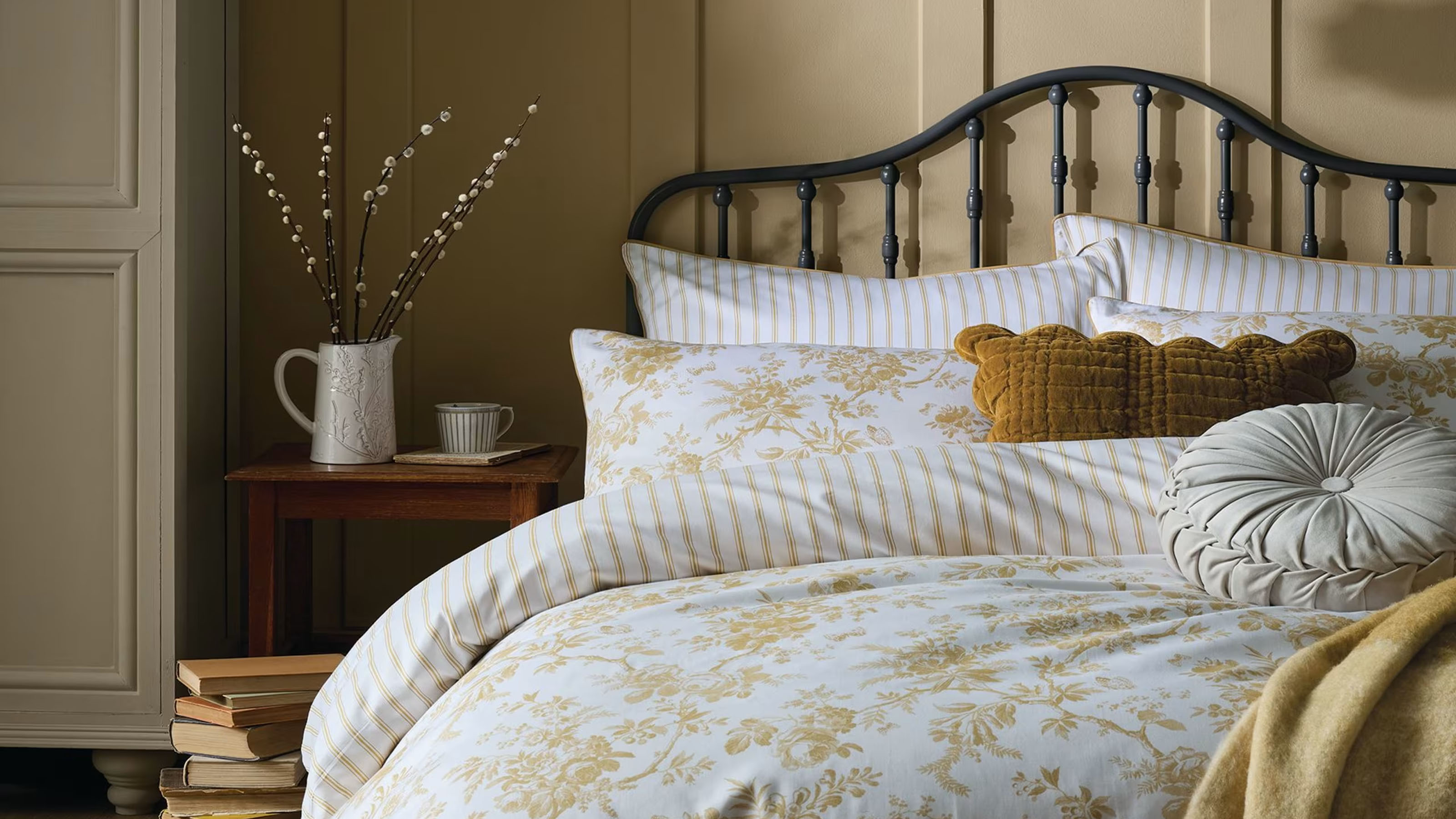 Laura Ashley Pure Cotton Sateen Walled Garden Bedding Set at Marks &amp; Spencer