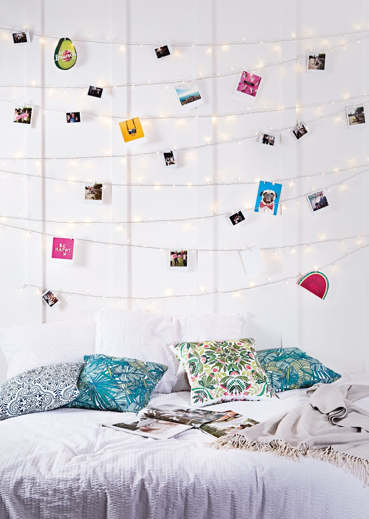 Photo Wall Ideas Without Frames With Lights - This way, you can