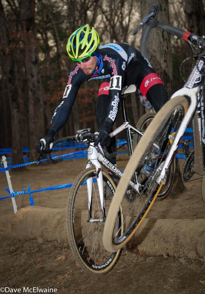 Jerome Townsend (Bikereg) riding the log barriers in heavy traffic