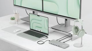 Plugable Mac Dock connected to a bunch of Apple devices