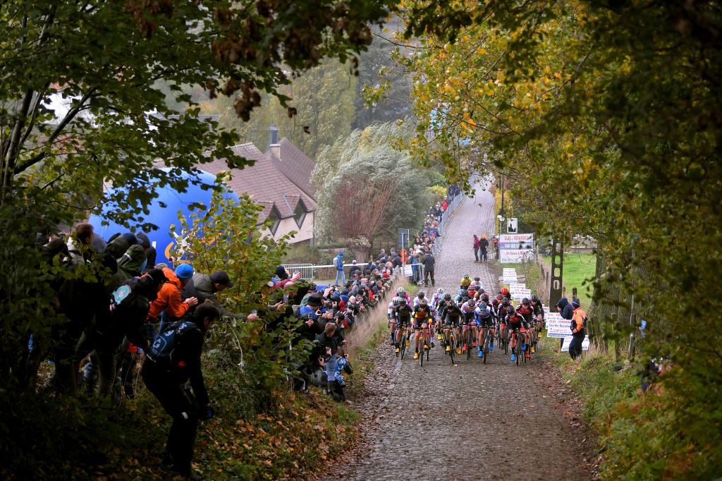 The peloton hit the Koppenberg on the opening lap