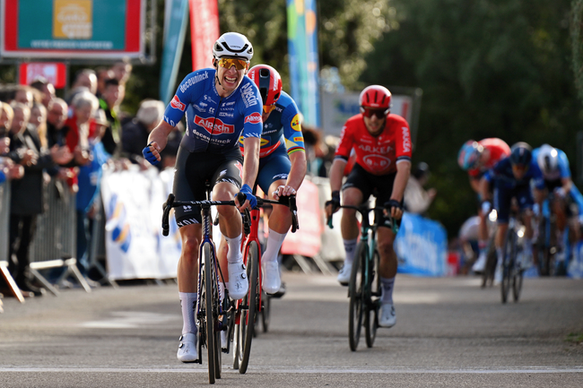 Axel Laurance vince la prima frazione della corsa transalpina (Getty Images)