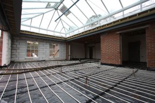 underfloor heating pipes laid before screed