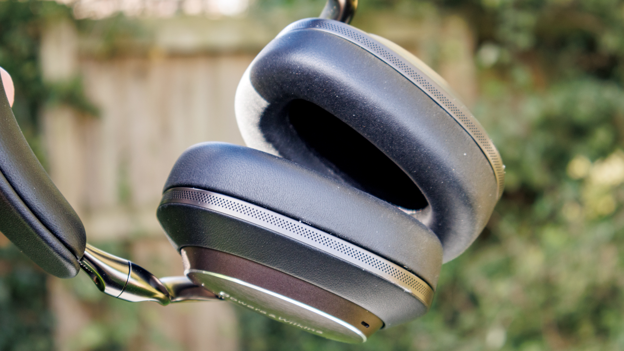 Bowers &amp;amp; Wilkins PX8 S2
