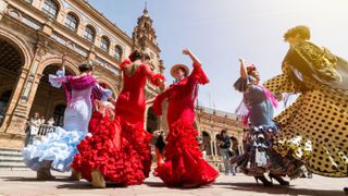 Flamenco dancers on Plaza de España