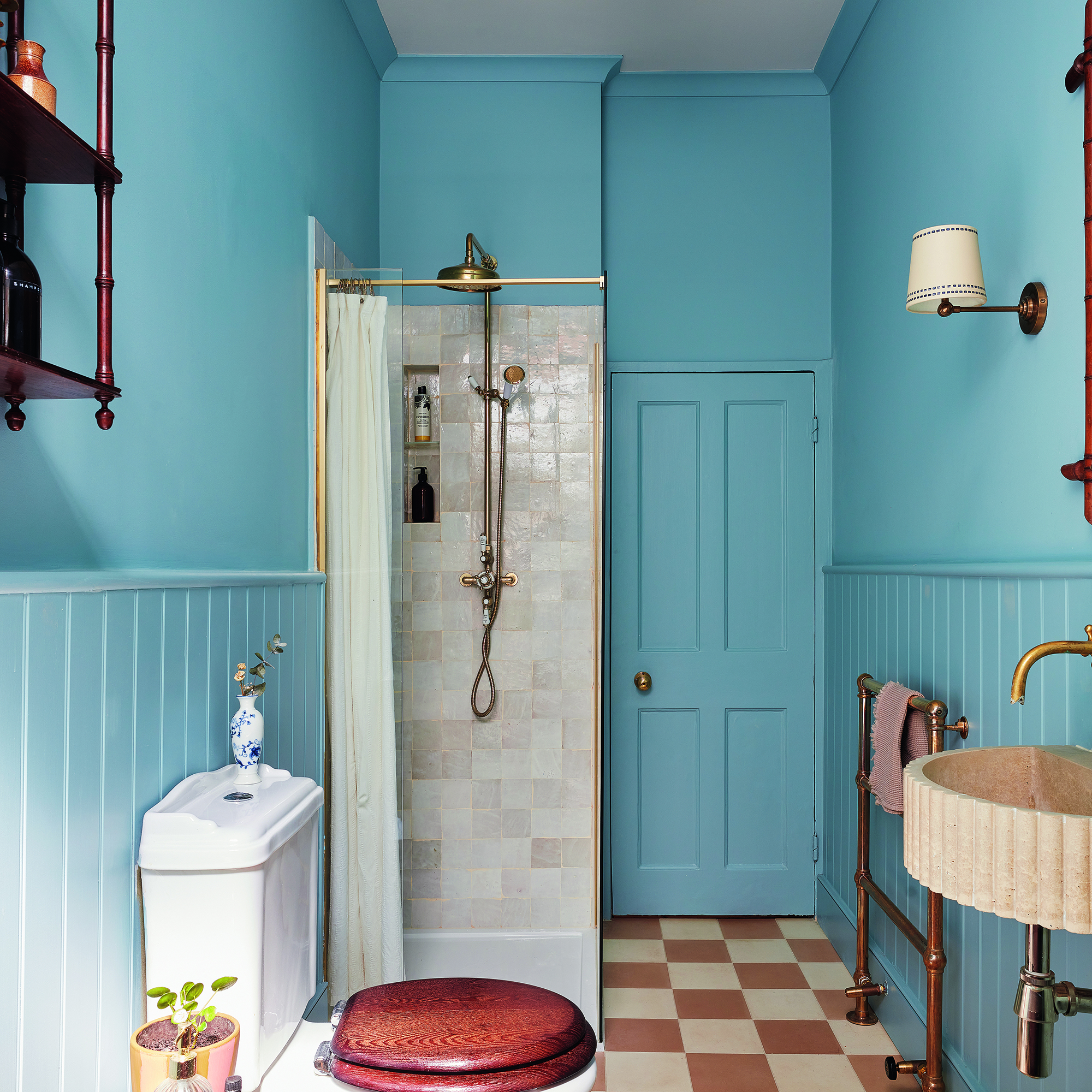 Traditional blue abthroom with tiled shower