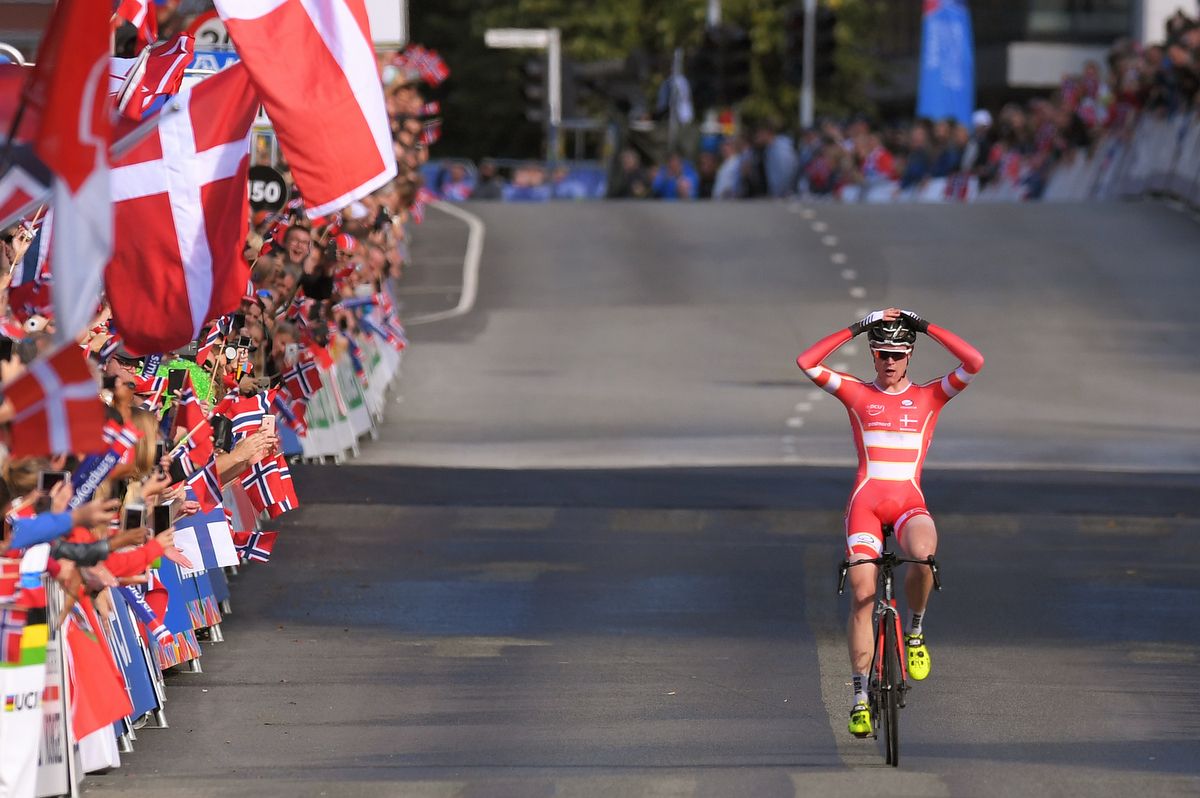 The junior men's race was also decided by a solo victor with Dane Julius Johansen taking the win