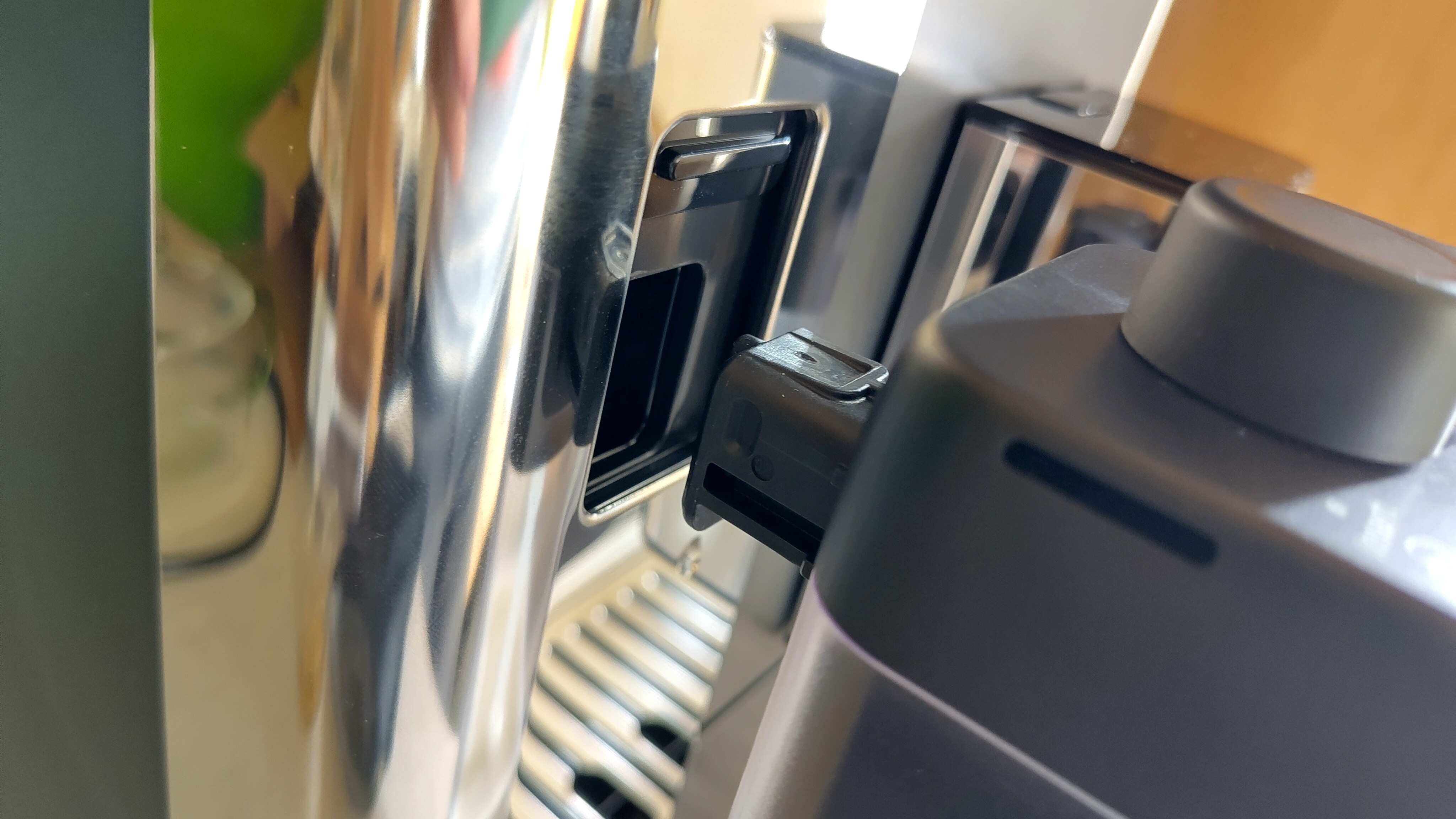 Milk carafe connecting to Primadonna Aromatic coffee maker
