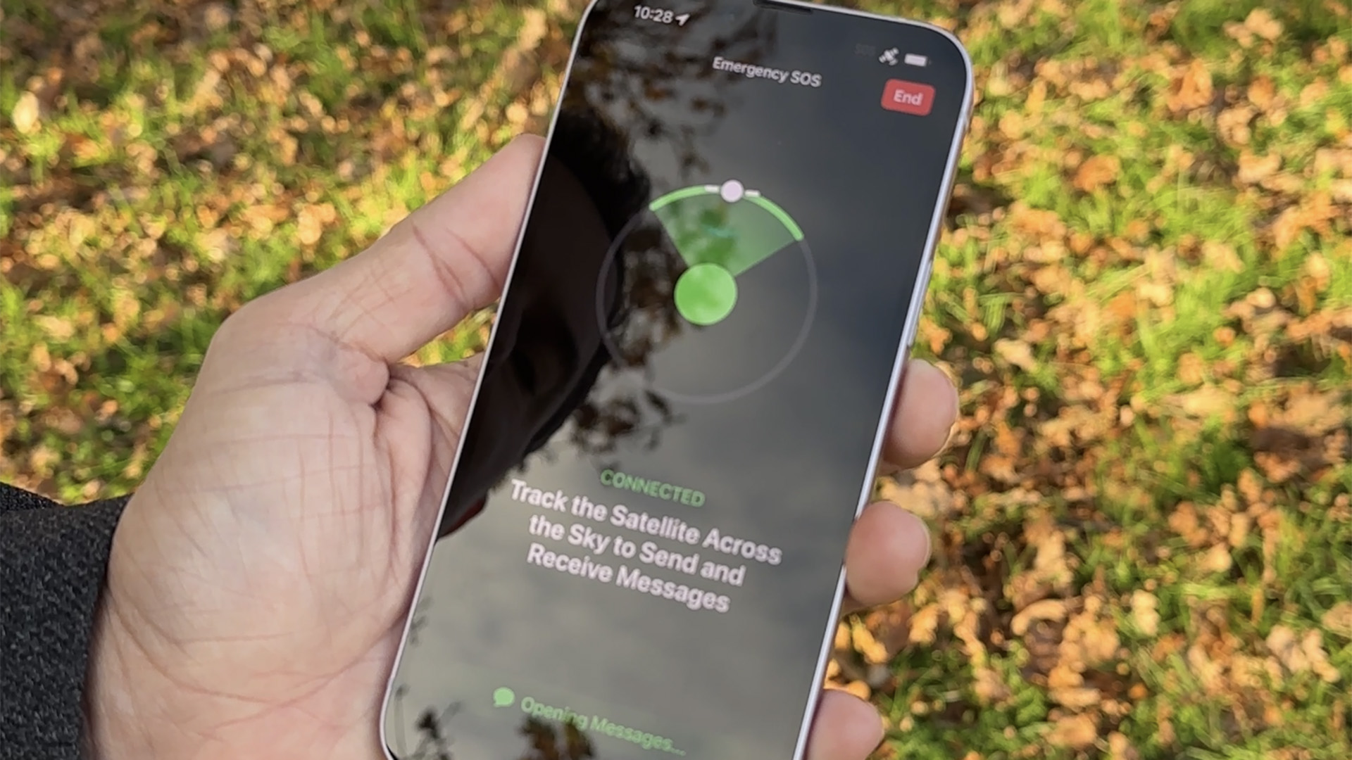 iPhone 14 Emergency SOS via satellite