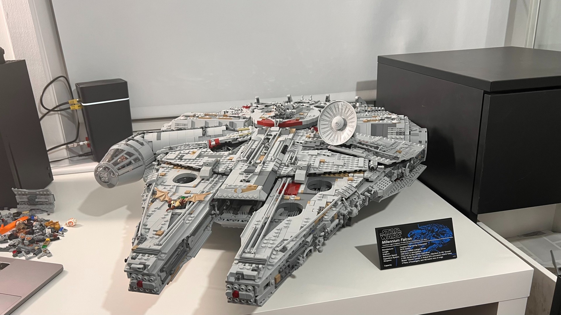 Lego Star Wars UCS Millennium Falcon 75192_Front view