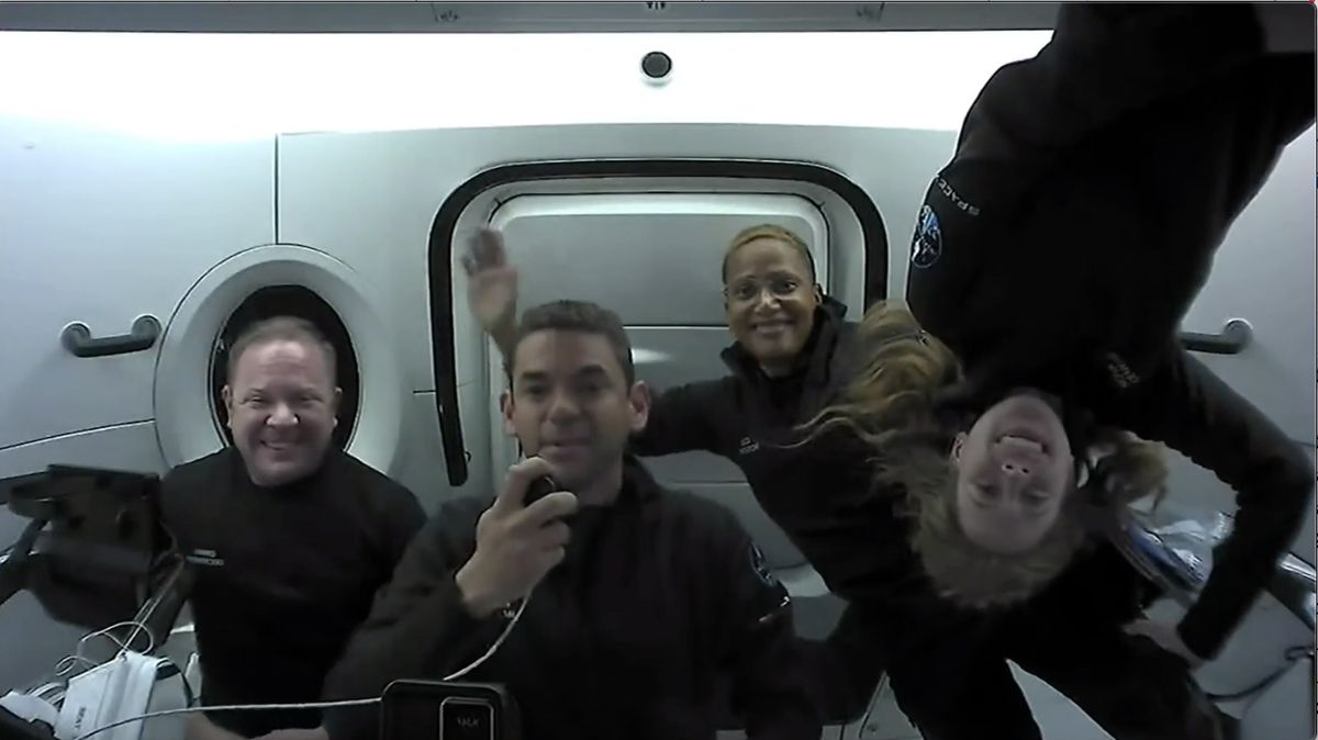 SpaceX's Inspiration4 crew is having a blast and doing science in orbit (video)
