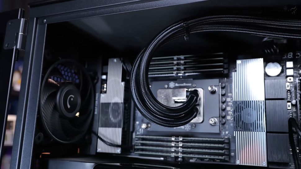 Threadripper Gaming Setup AMD Threadripper Pro 9995WX can run 400 copies of Doom or eight ...