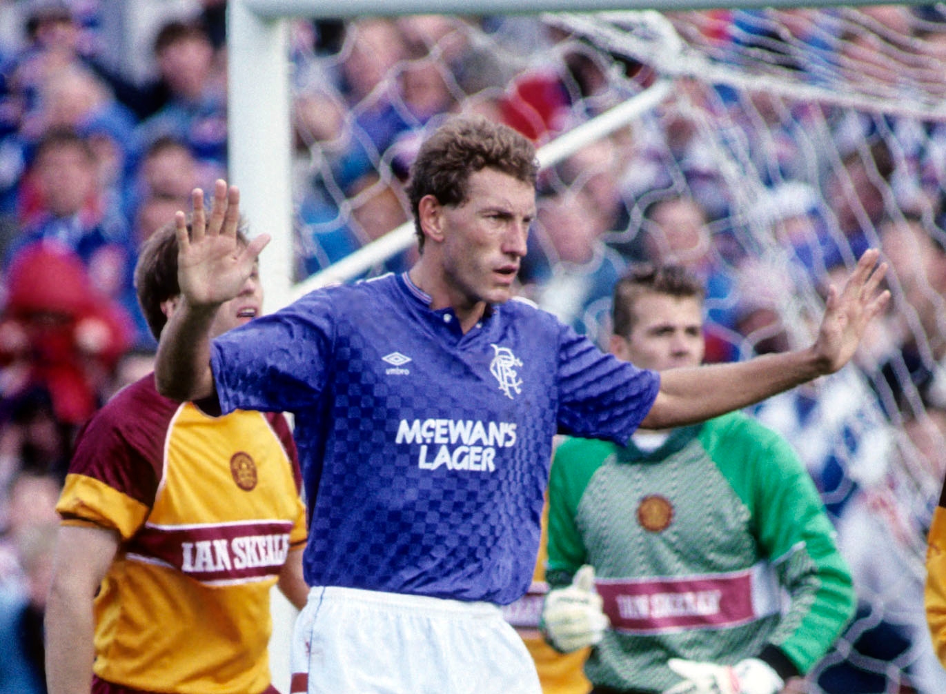 Terry Butcher in azione per i Rangers contro Motherwell, settembre 1988