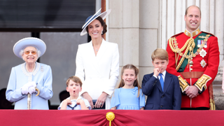 Queen Elizabeth II, Prince Louis of Cambridge, Catherine, Duchess of Cambridge, Princess Charlotte of Cambridge, Prince George of Cambridge and Prince William, Duke of Cambridge on the balcony of Buckingham Palace during Trooping The Colour on June 02, 2022 in London, England