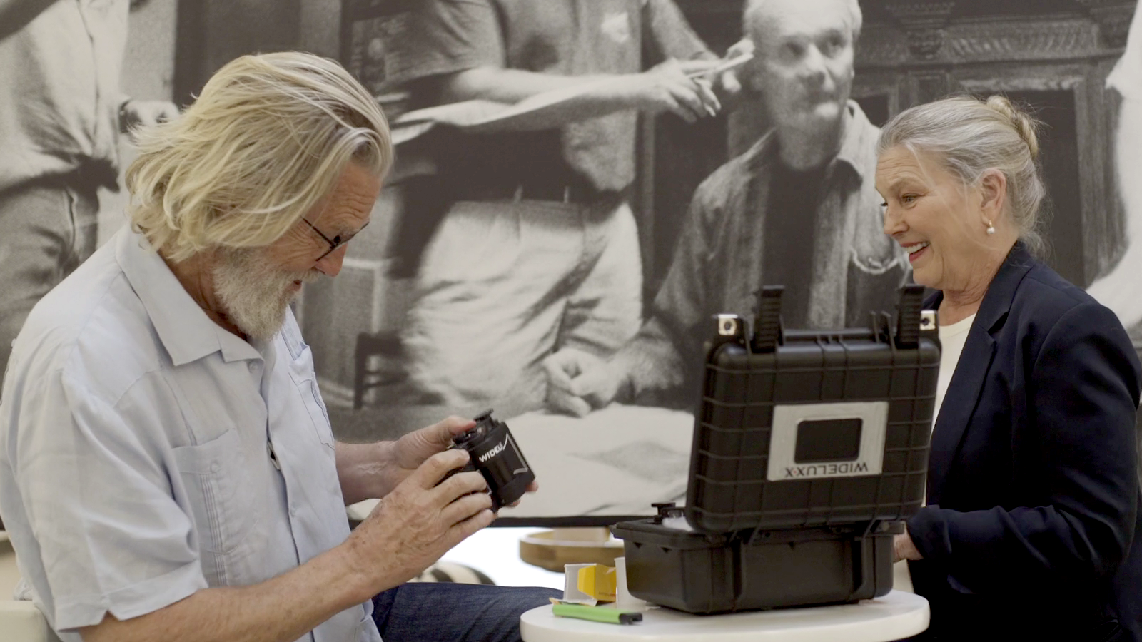 Actor Jeff Bridges with the Wideluxx camera