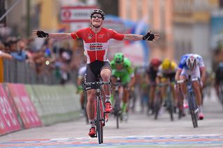 Andre Greipel (Lotto Soudal) throws his arms up in a victory salute after winning stage 5 at Giro d'Italia