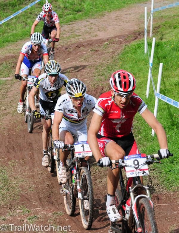 Christoph Sauser (Specialized) joined the leaders with one lap to