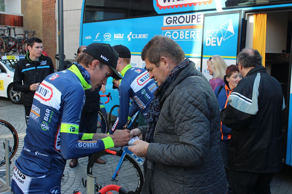Autographs for the Belgian heroes