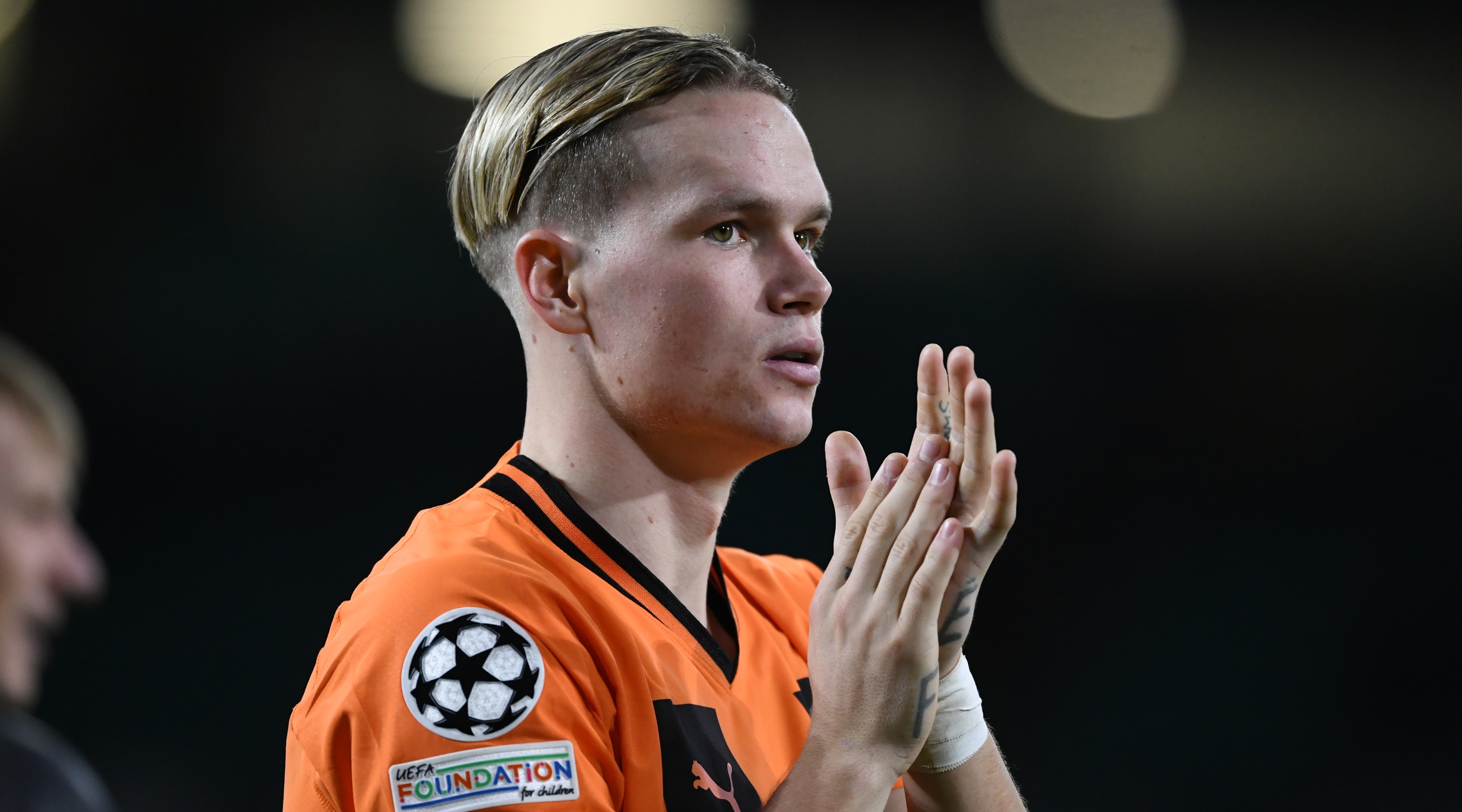 Shakhtar Donetsk's Mykhaylo Mudryk applauds during the full UEFA Champions League match between Celtic and Shakhtar Donetsk on October 25, 2022 at Celtic Park in Glasgow, United Kingdom.